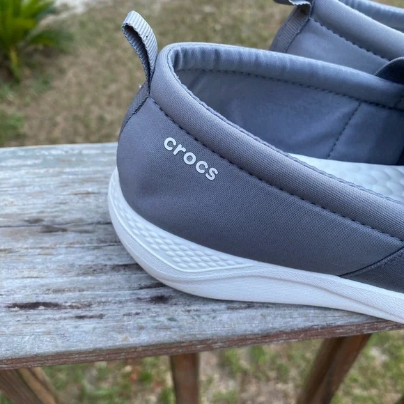 CROCS Size W10 Gray - Picture 3 of 7